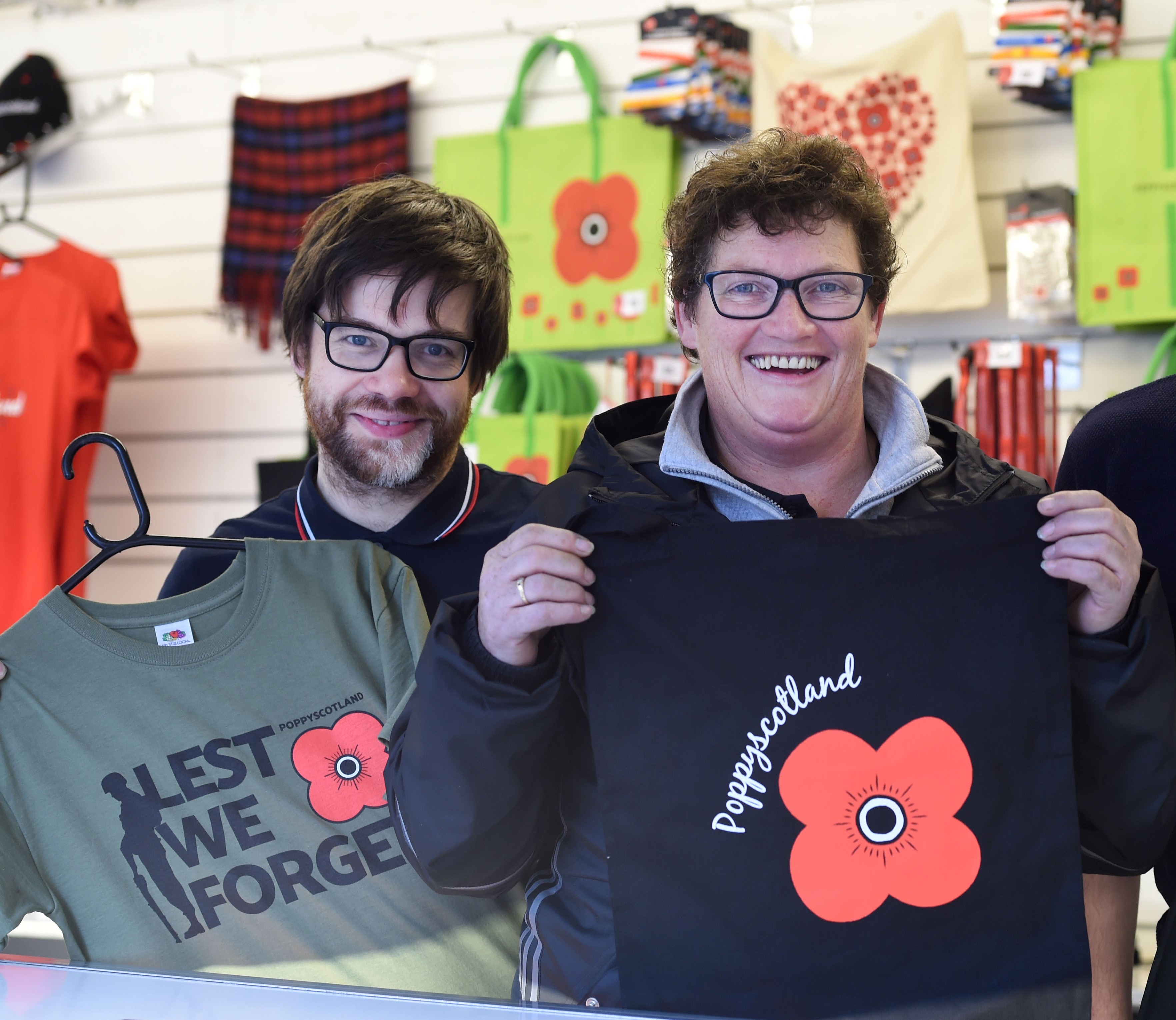 Fundraising_PoppyAppeal_PoppyUpShop_2016_Glasgow (2)